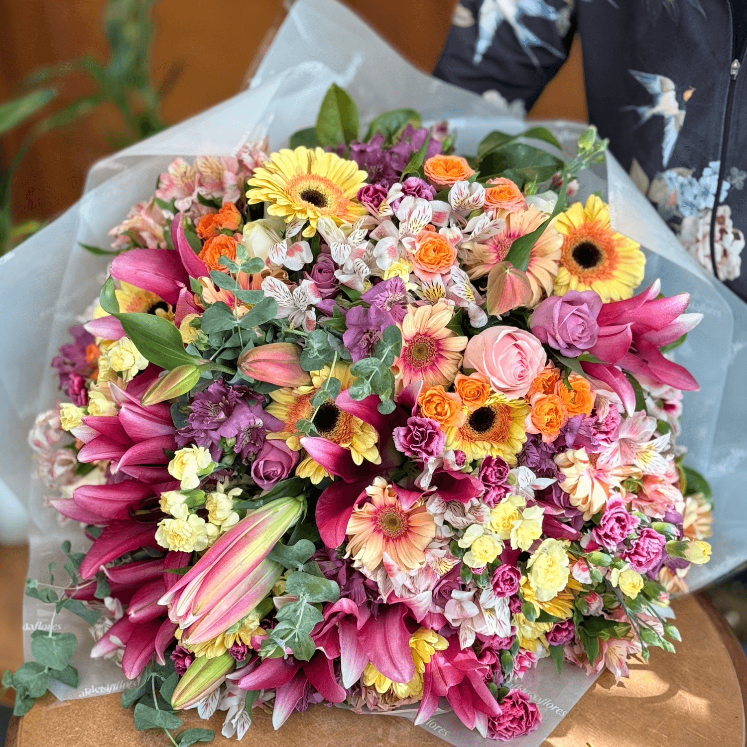 thumb-mega-buque-mix-de-flores-100-flores-0